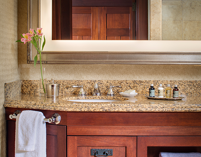 Palisade Room bathroom Details