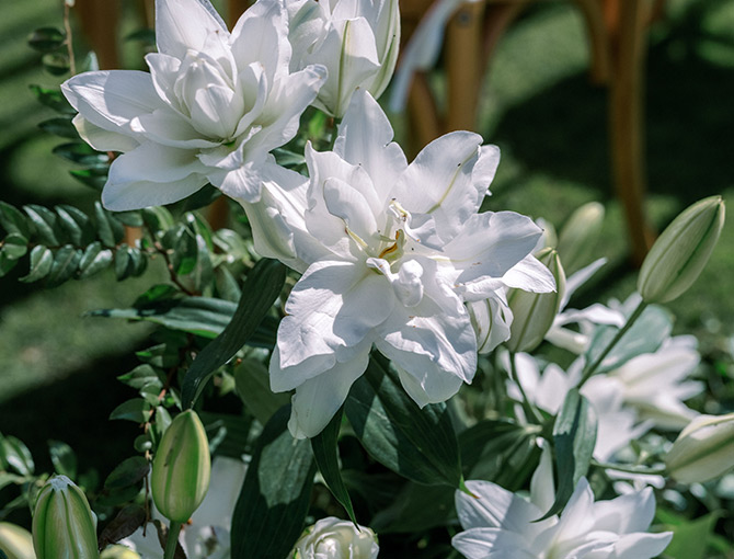 Floral arrangement for an outdoor wedding celebration at The Lodge.